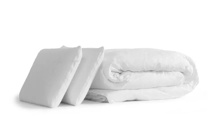 Pack lit complet 140x200 cm - Matelas + Sommier Blanc (en kit) + 2 oreillers + Couette - Form